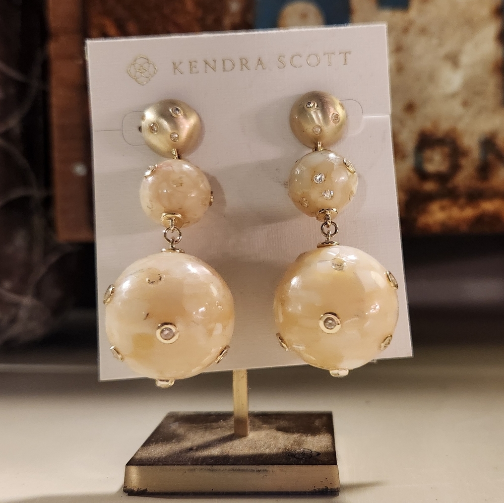 Kendra Scott Cream Gold Drop Earrings